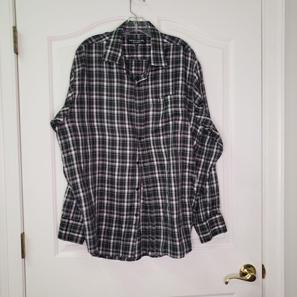 Vertical Sport Button-up Top - Picture 2 of 4
